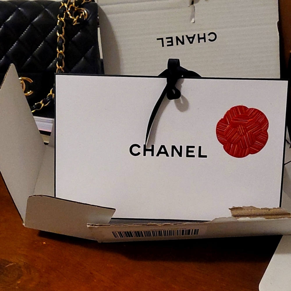 Chanel cosmetic gift wrap box + card
